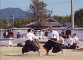 野外での長木刀